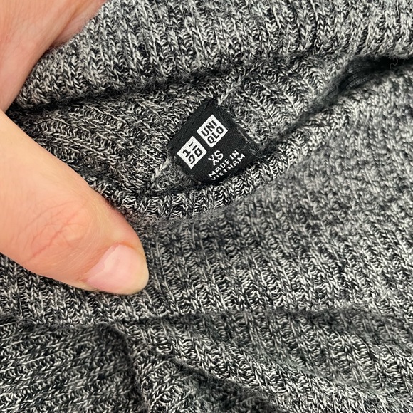 Uniqlo women’s merino wool turtleneck sweater heather grey - Picture 2 of 3